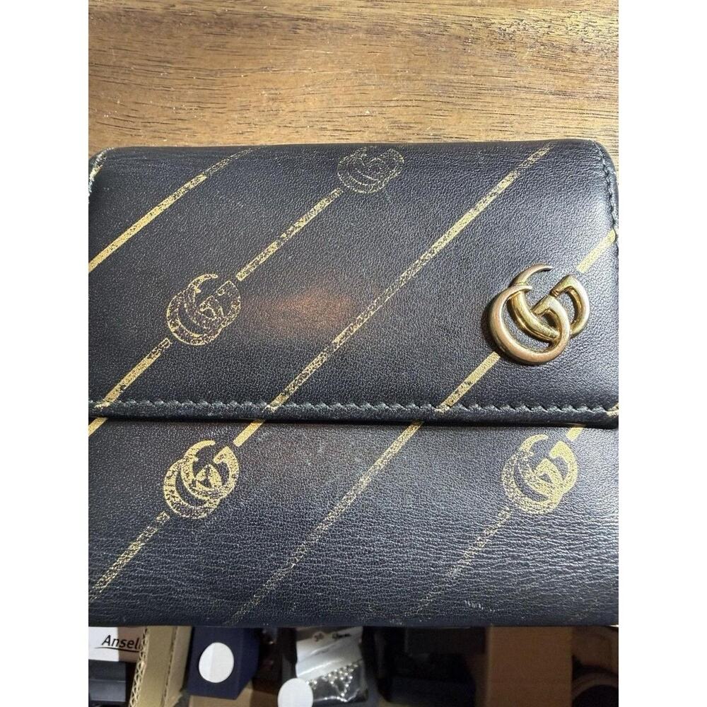 Beautiful wallet the outside could